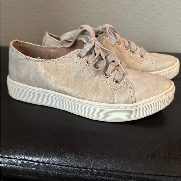 Women's Casual Pearly Tan/beige Sofft Sneakers Sz 6 - Picture 7 of 9